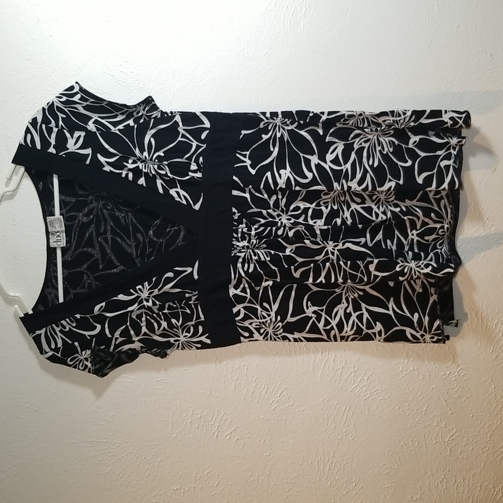 Maternity Black and White V-neck L Top